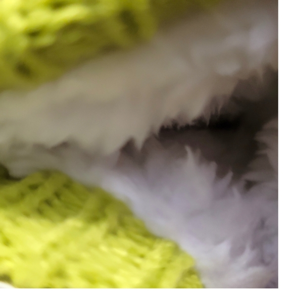 Dr Seuss Grinch Adult Sherpa Lined Grinch Santa Hat Sweater Knit Slipper Socks - Picture 4 of 16